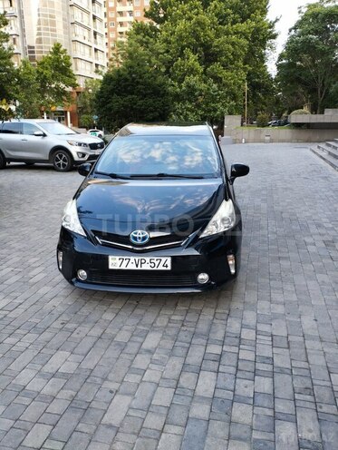Toyota Prius V-1