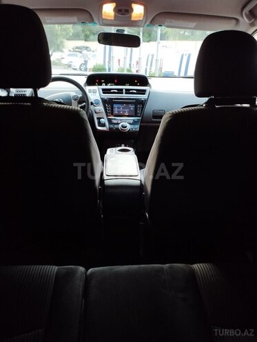 Toyota Prius V-12