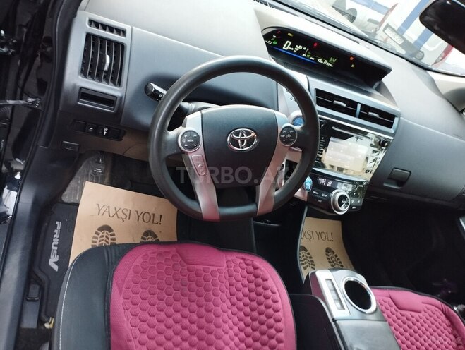 Toyota Prius V-16