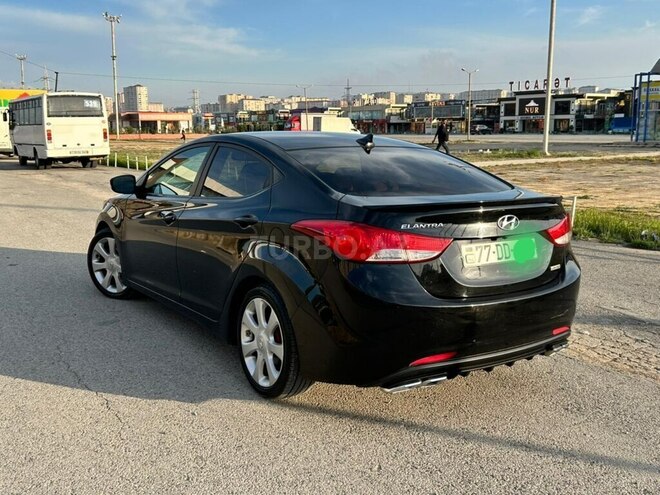 Hyundai Elantra-9