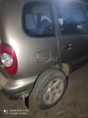 Chevrolet Niva-8