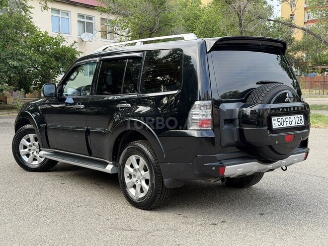 Mitsubishi Pajero-10