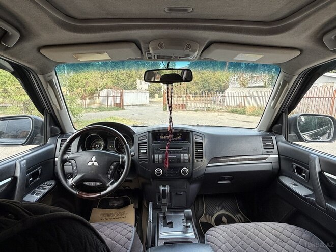 Mitsubishi Pajero-7