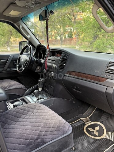 Mitsubishi Pajero-8