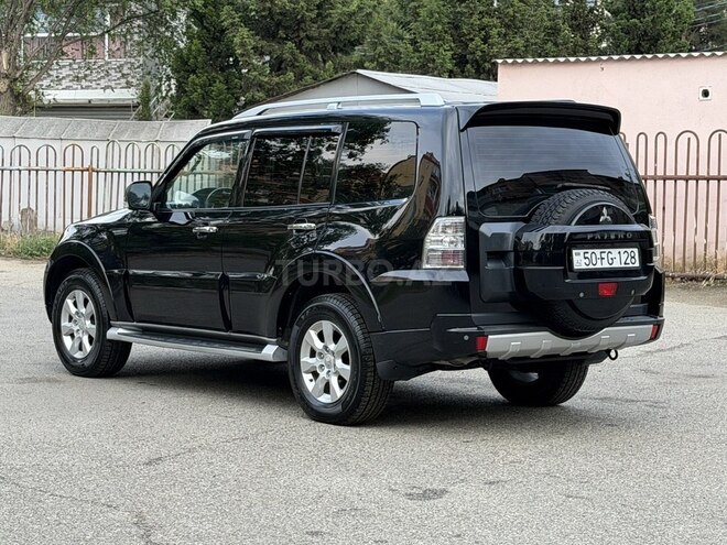 Mitsubishi Pajero-4
