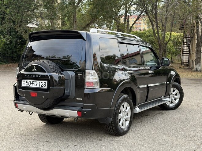Mitsubishi Pajero-9