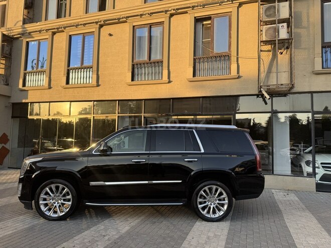 Cadillac Escalade-6