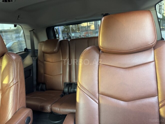 Cadillac Escalade-17