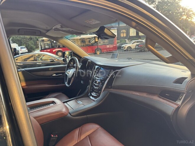 Cadillac Escalade-12