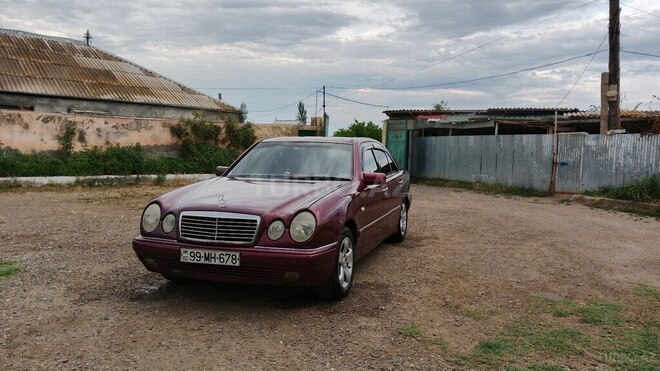 Mercedes E 230-1