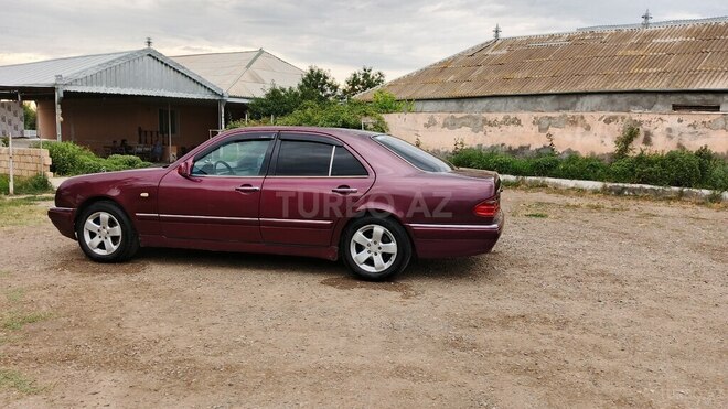 Mercedes E 230-3
