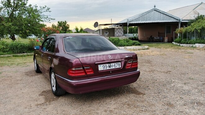Mercedes E 230-5