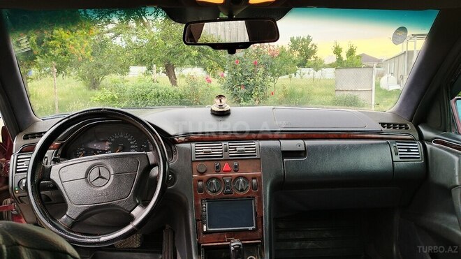 Mercedes E 230-8