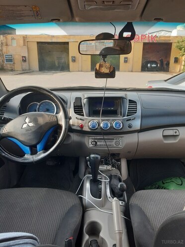 Mitsubishi L200-8