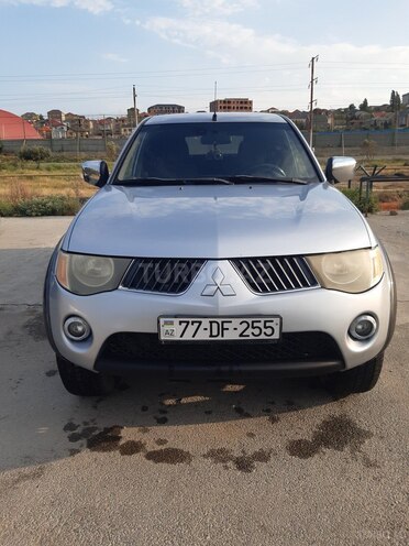 Mitsubishi L200-1