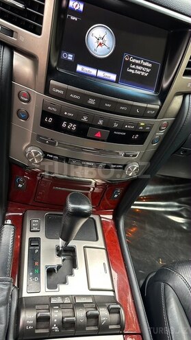 Lexus LX 570-11
