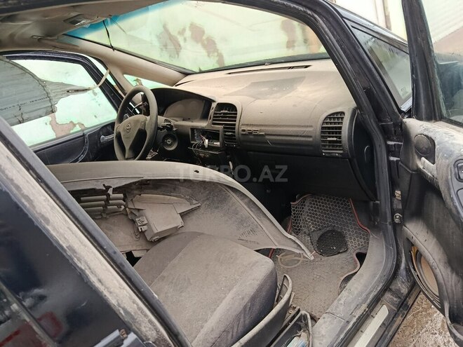 Opel Zafira-4