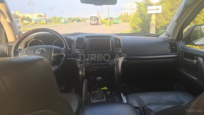 Toyota Land Cruiser-8