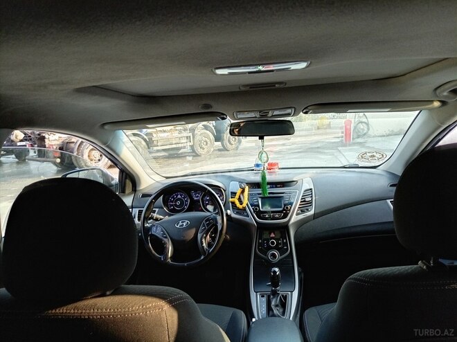 Hyundai Elantra-2