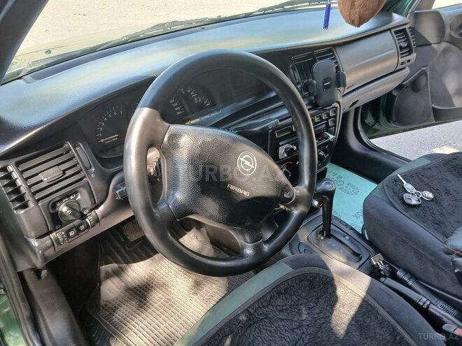 Opel Vectra-12