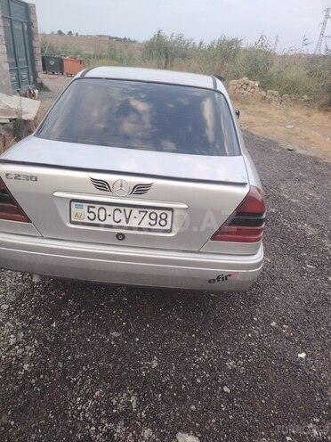 Mercedes 200 E-3