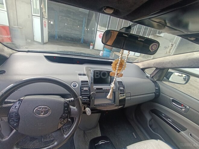 Toyota Prius-12