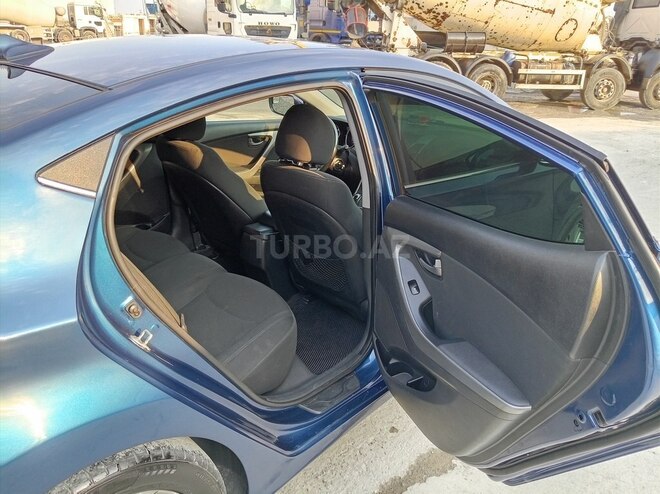 Hyundai Elantra-6