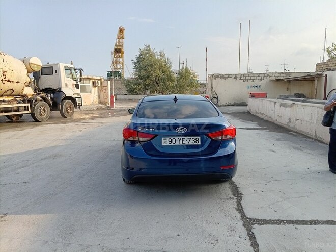 Hyundai Elantra-3