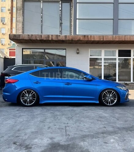 Hyundai Elantra-5