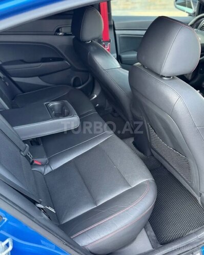 Hyundai Elantra-8