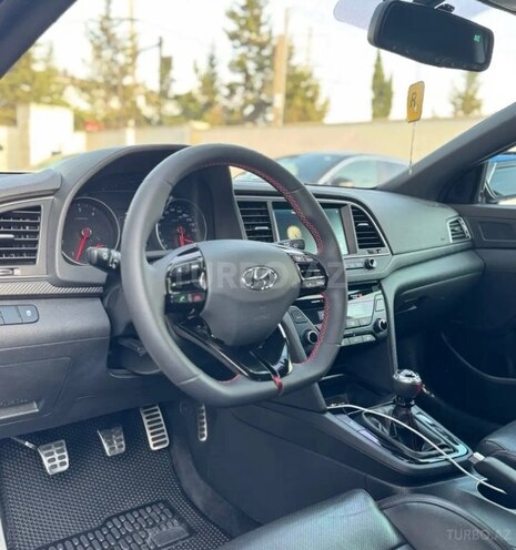 Hyundai Elantra-6