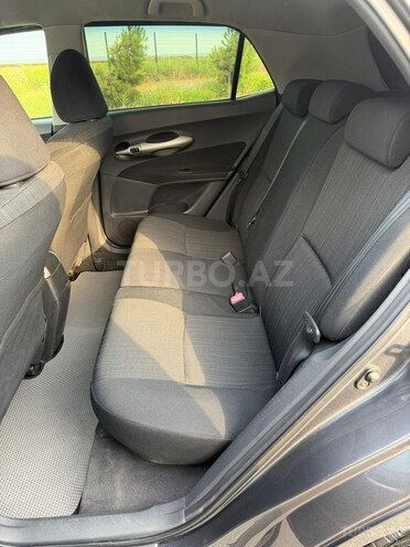 Toyota Auris-11