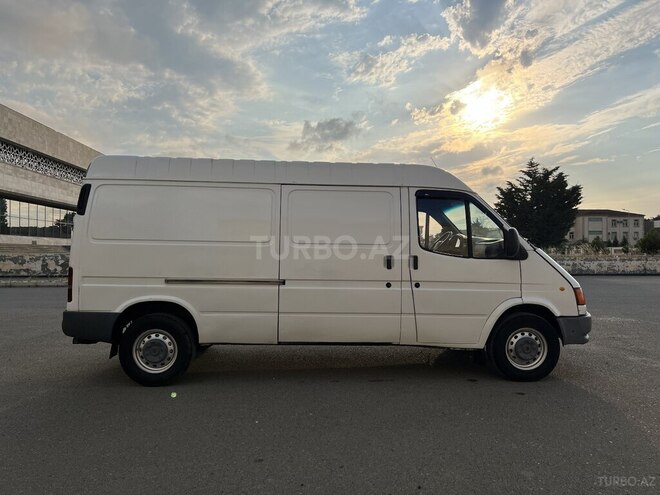 Ford Transit-4