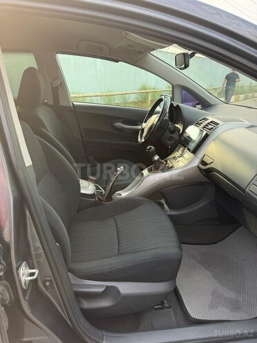 Toyota Auris-7