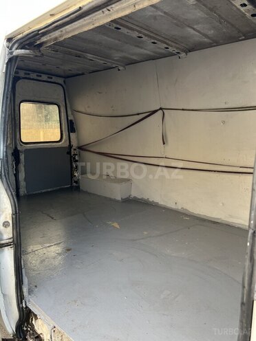 Ford Transit-8
