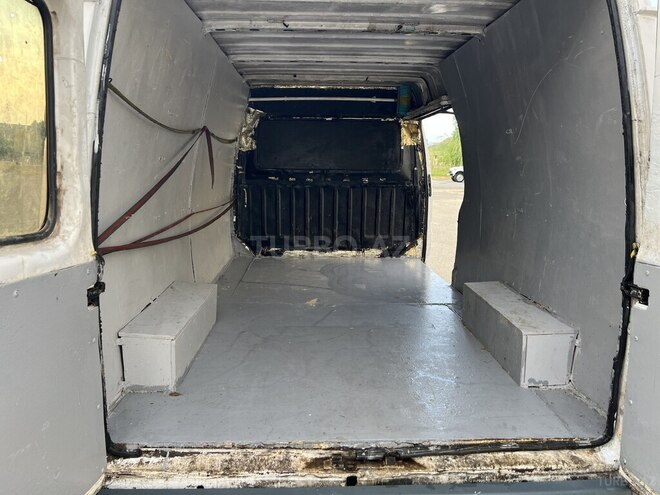 Ford Transit-9