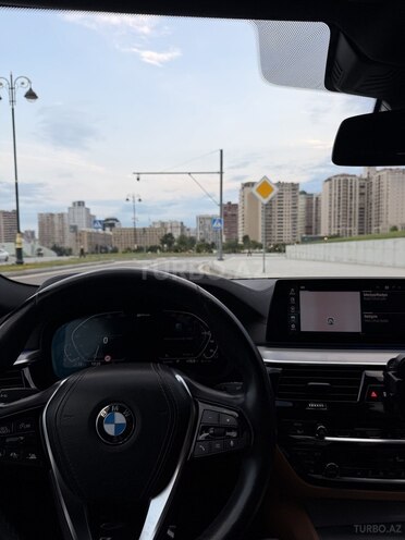 BMW 530e-10