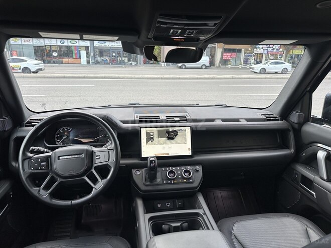 Land Rover Defender-7
