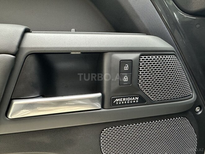 Land Rover Defender-21