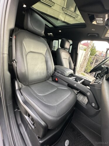 Land Rover Defender-18