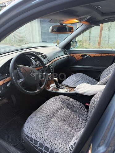 Mercedes E 270-5