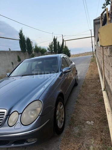 Mercedes E 270-4