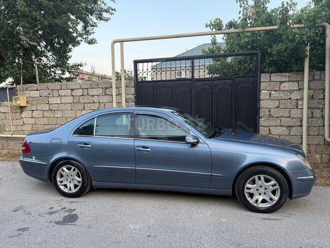 Mercedes E 270-3