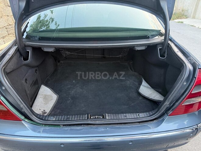 Mercedes E 270-9