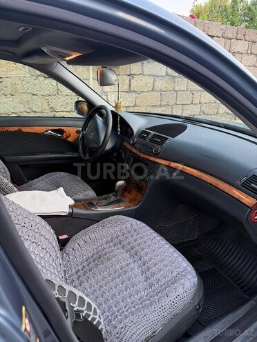 Mercedes E 270-6