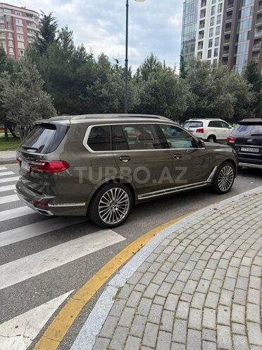 BMW X7-13