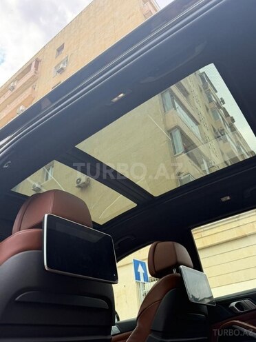 BMW X7-10
