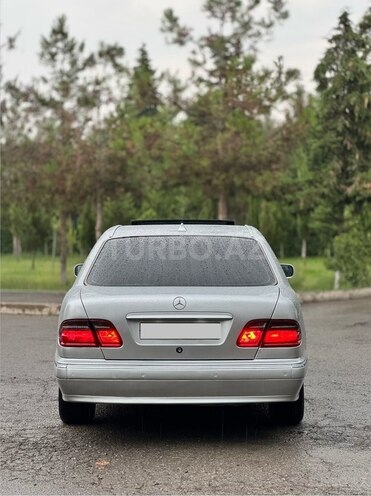 Mercedes E 240-4