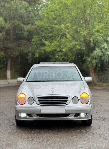 Mercedes E 240-1