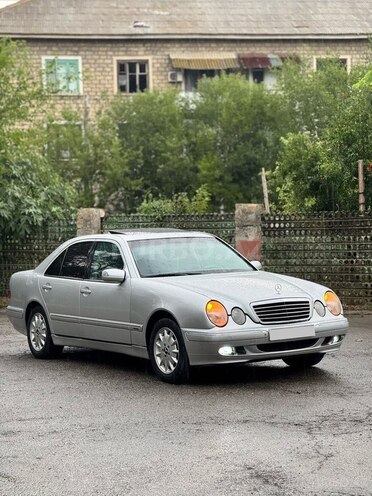 Mercedes E 240-2